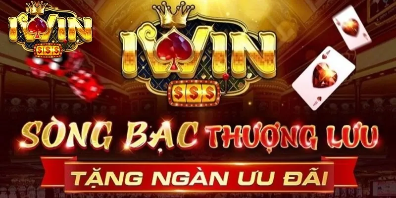 Sân golf với gậy và bóng